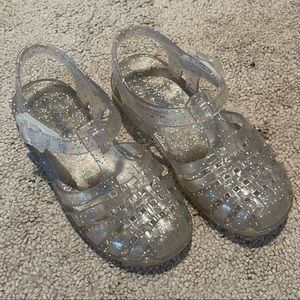 Little girl’s summer jelly shoes